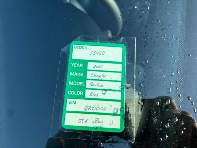 Used 2025 Chrysler Pacifica Limited FWD image 33