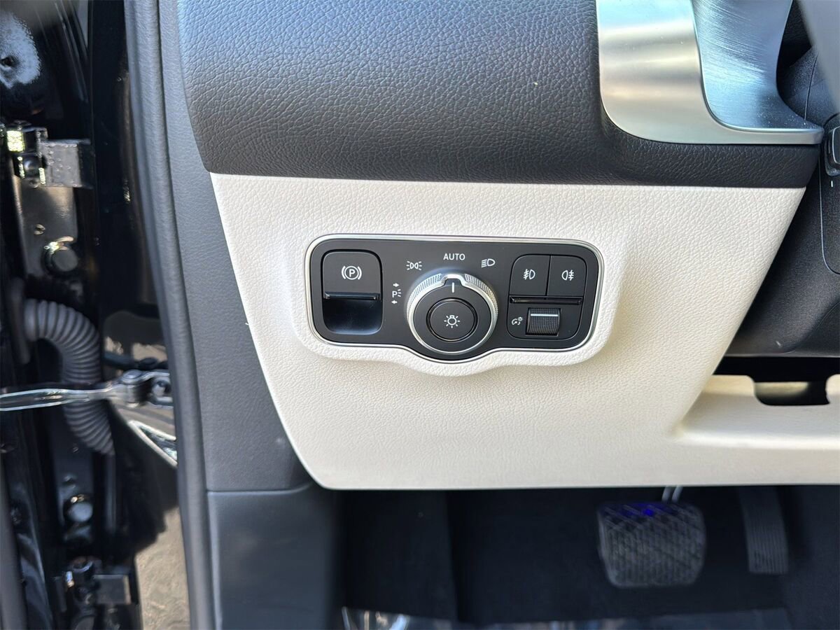 New 2026 Mercedes-Benz GLB 250 4MATIC image 21