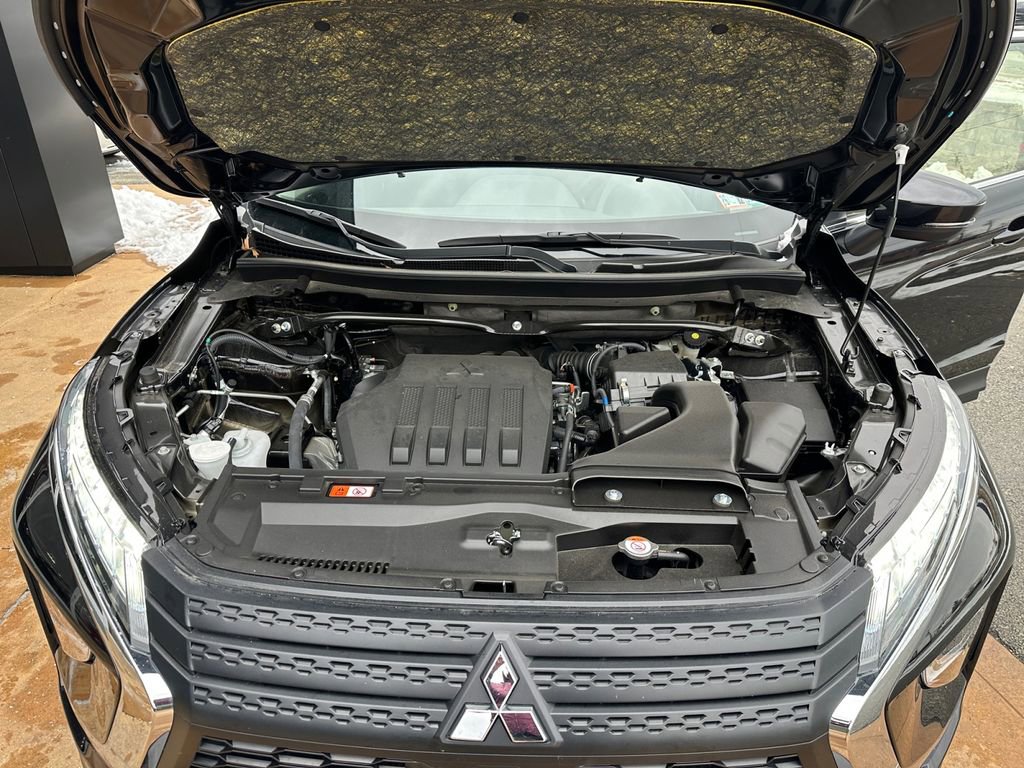 Used 2025 Mitsubishi Eclipse Cross ES image 27