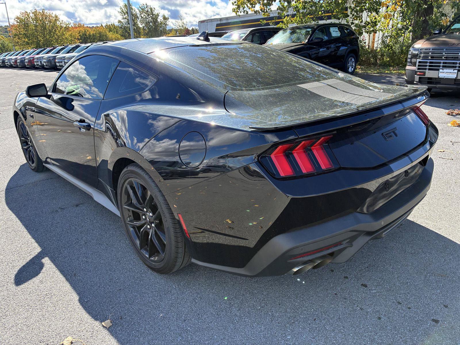 Used 2024 Ford Mustang GT RWD image 5