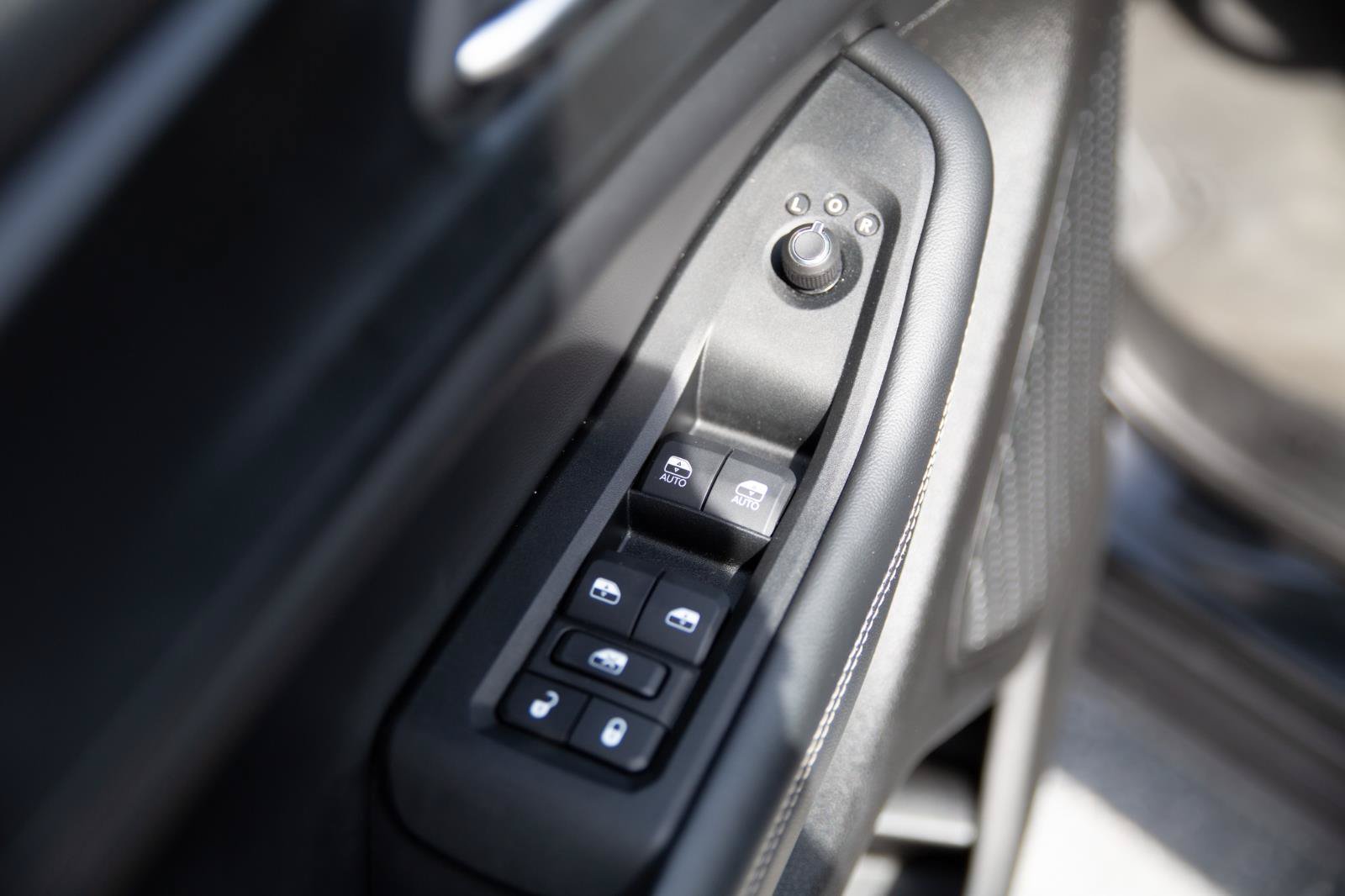 Used 2023 Jeep Grand Cherokee Altitude AWD/4WD image 19