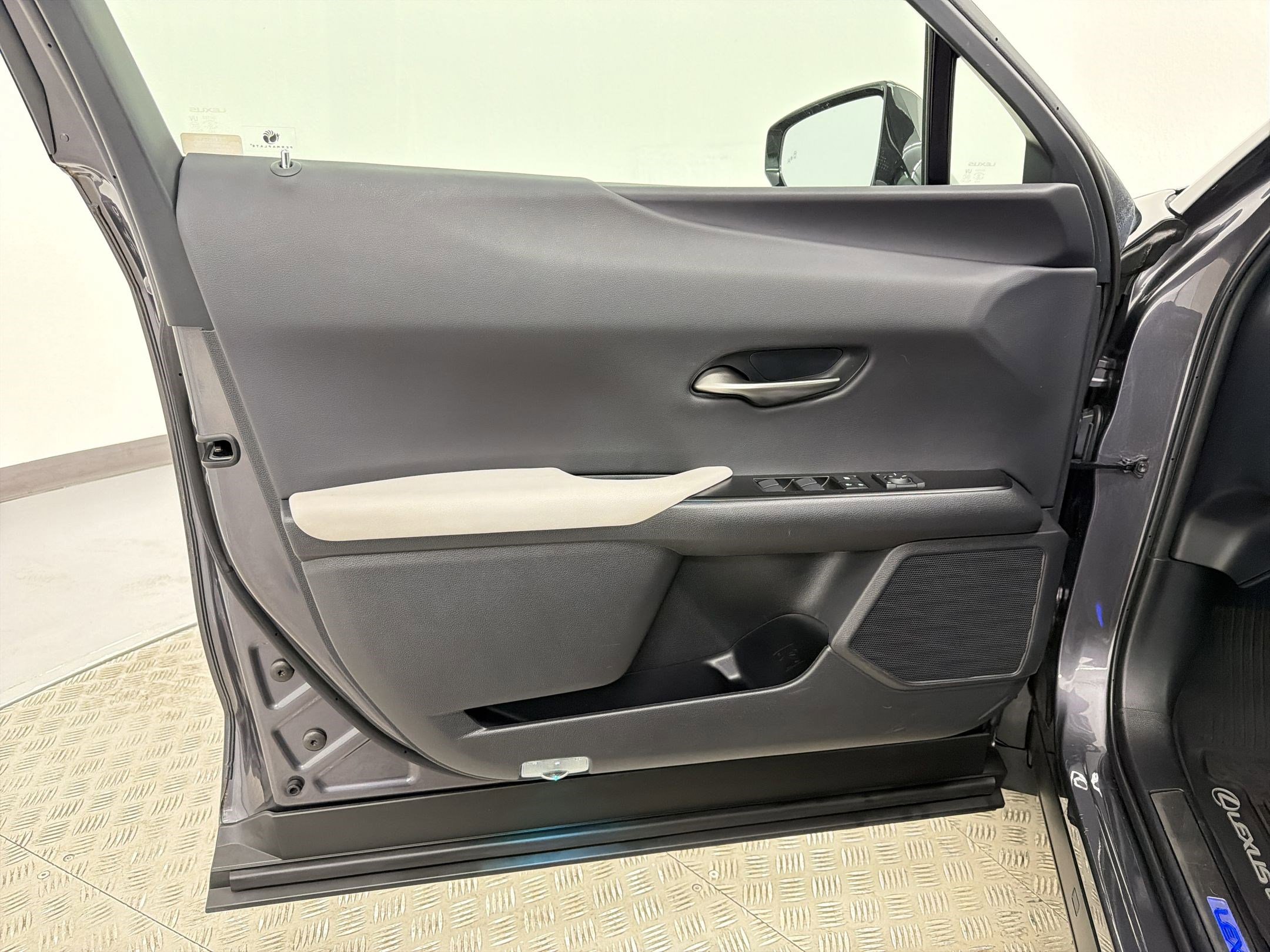 Certified 2023 Lexus UX 250h FWD w/ Accessory Package (Z2) image 22