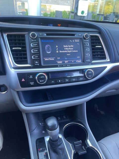 Used 2016 Toyota Highlander Limited w/ Driver Technology Package image 28