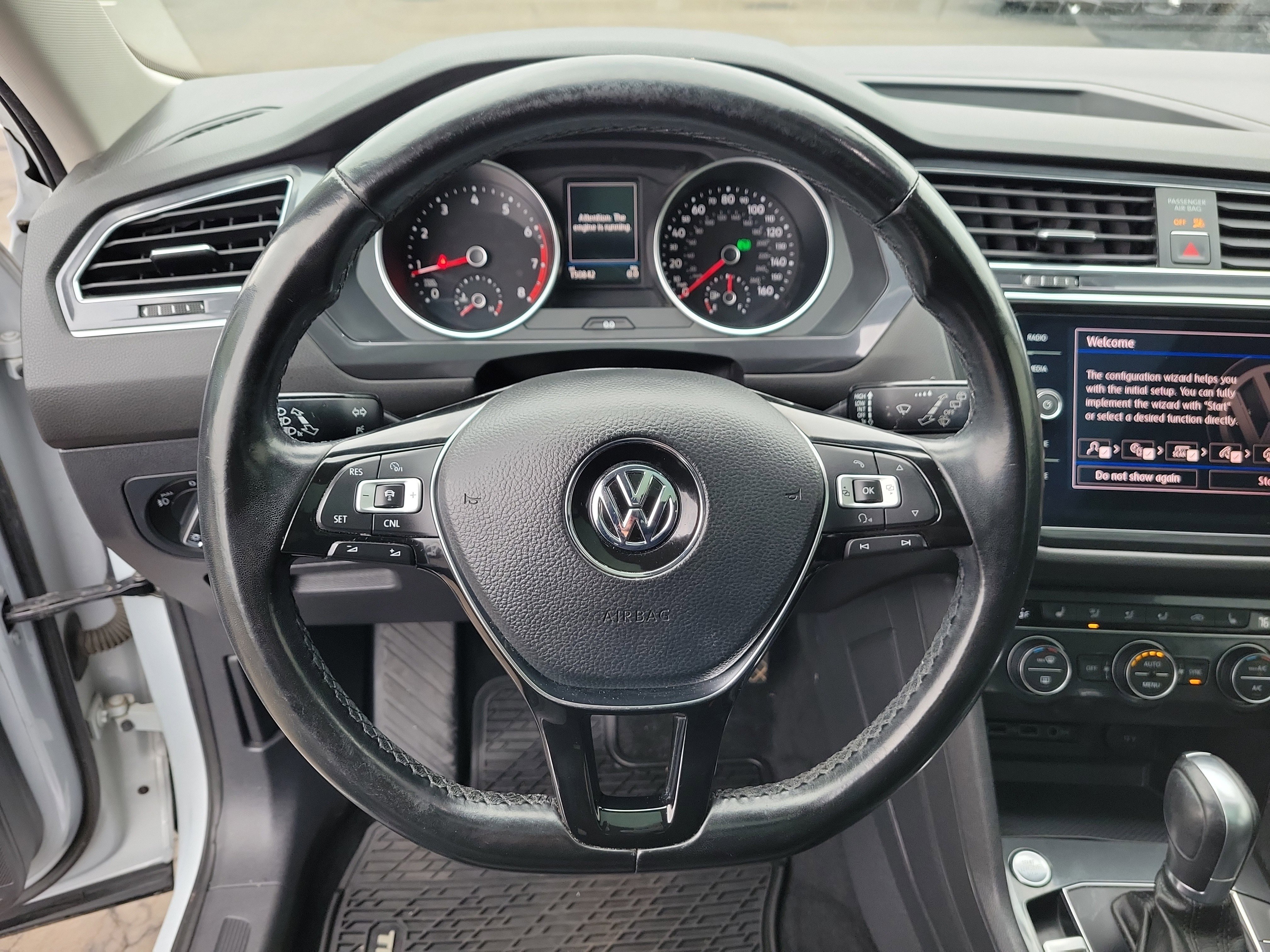 Used 2018 Volkswagen Tiguan SEL AWD/4WD image 23