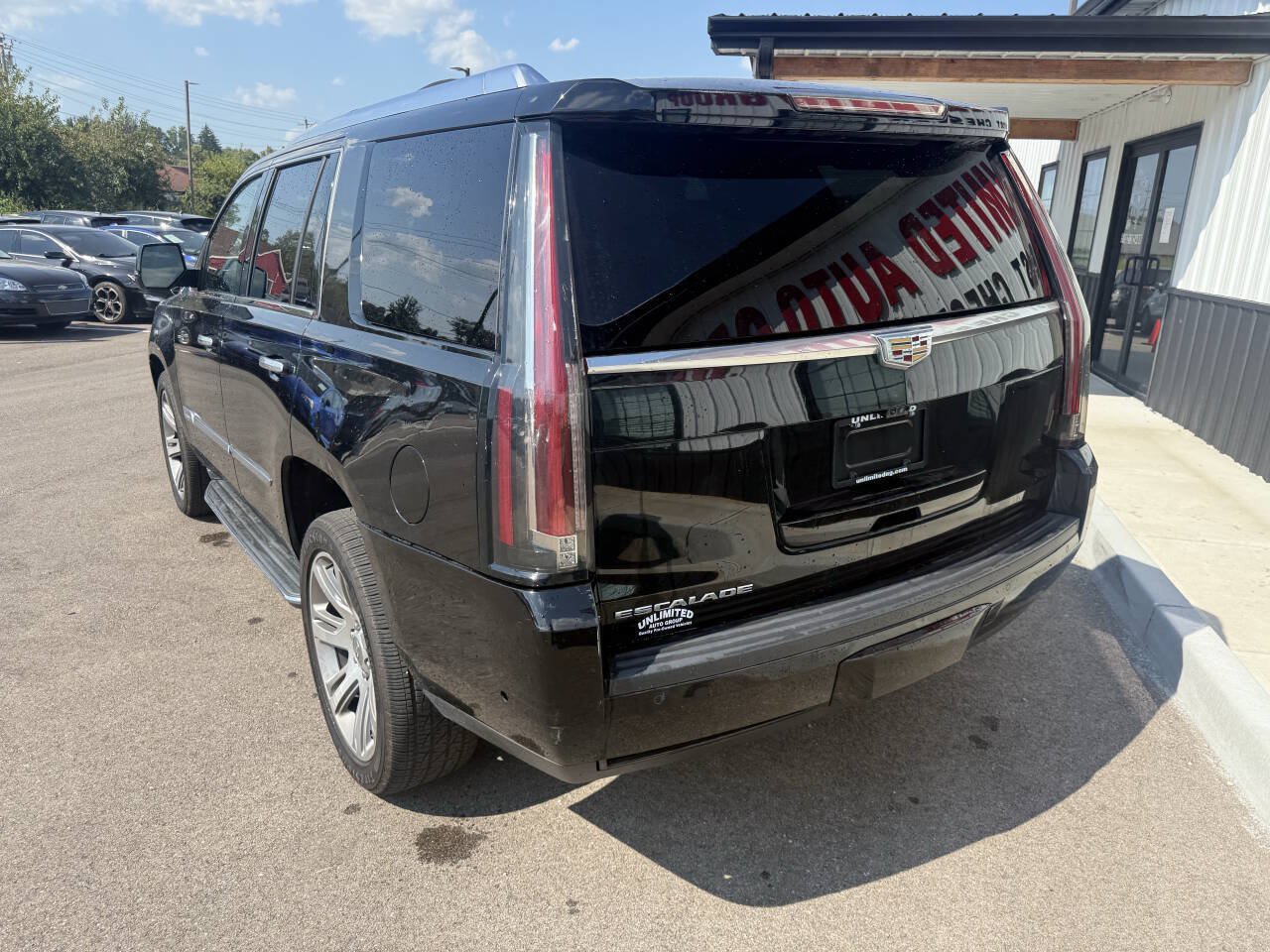 Used 2017 Cadillac Escalade Luxury AWD/4WD image 11