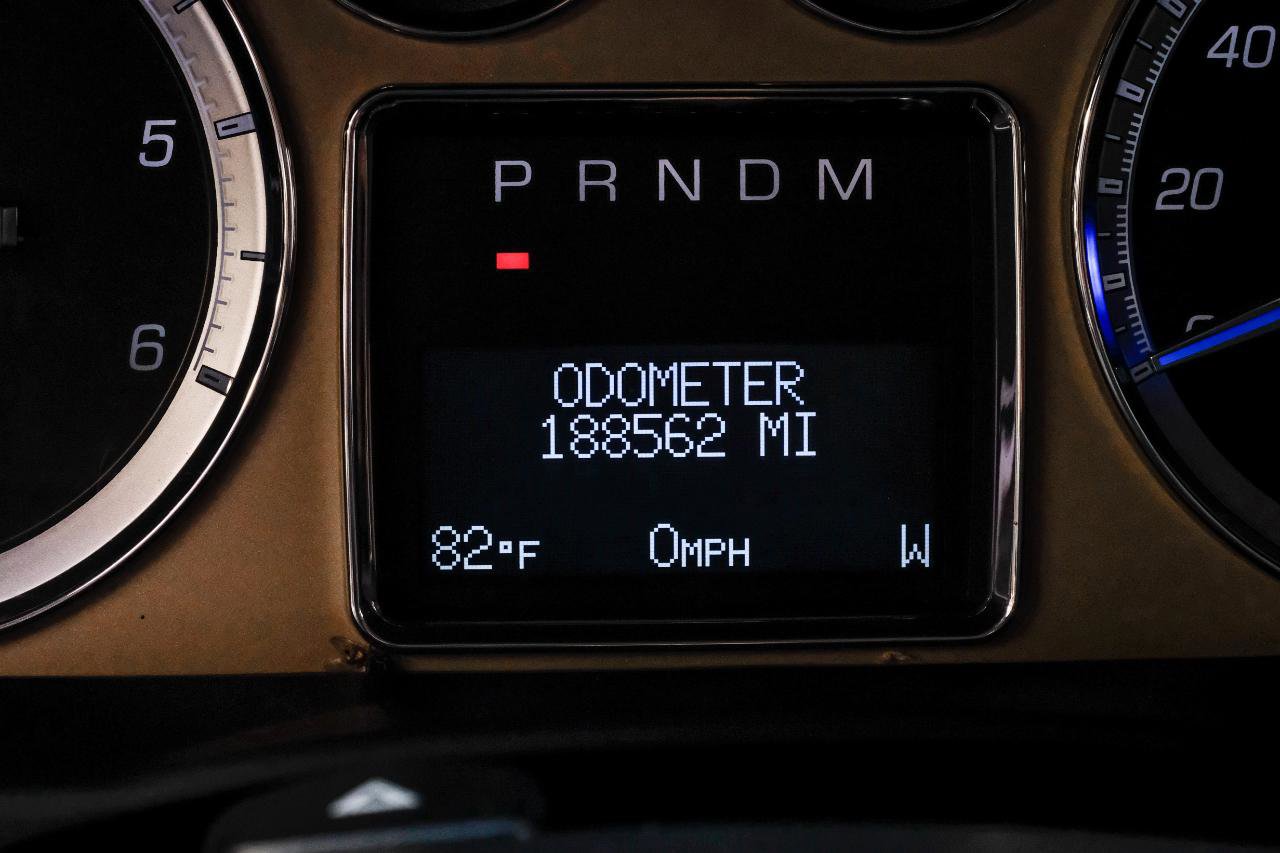 Used 2013 Cadillac Escalade Platinum RWD image 25