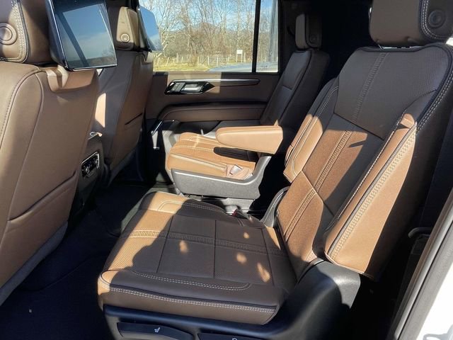 New 2026 Chevrolet Suburban High Country image 12