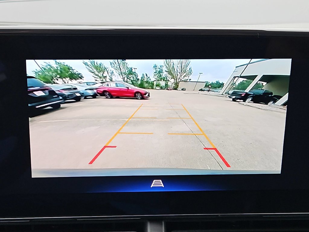 Used 2025 Chevrolet Trax LT w/ LT Convenience Package FWD image 18