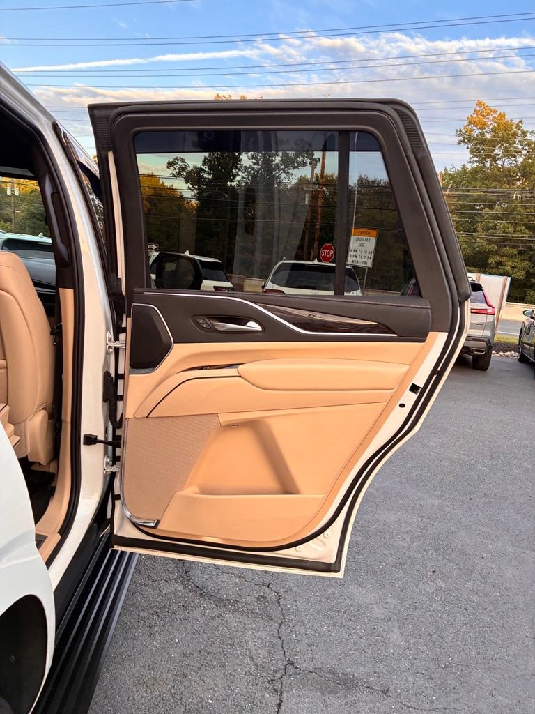 Used 2023 Cadillac Escalade Premium Luxury w/ Performance Package AWD/4WD image 25