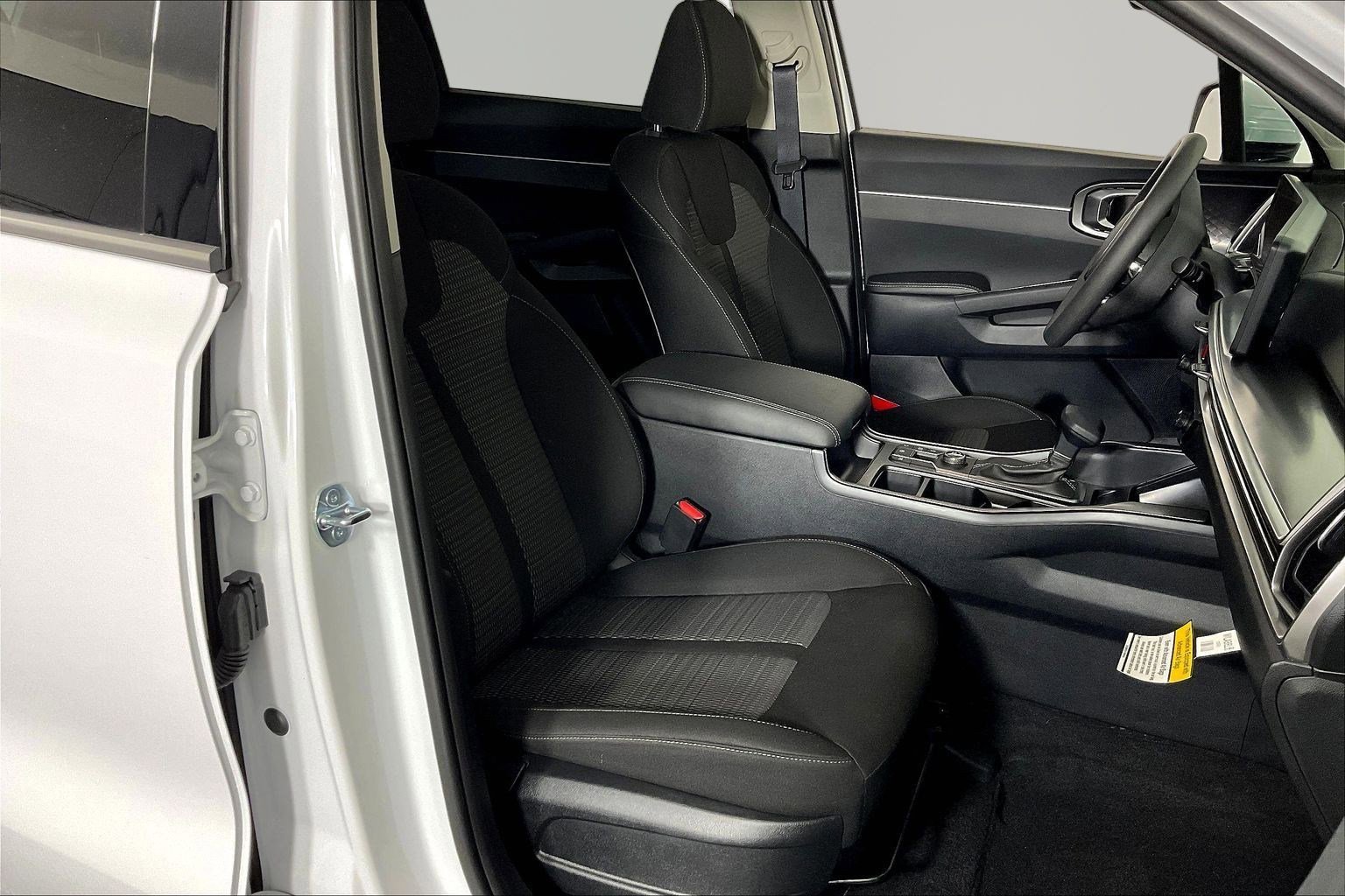Certified 2025 Kia Sorento LX FWD image 29