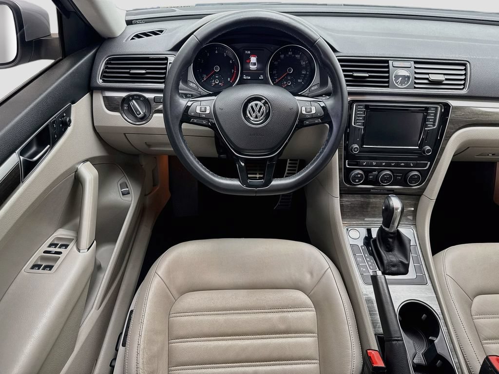 Used 2017 Volkswagen Passat 1.8T SEL Premium FWD image 10