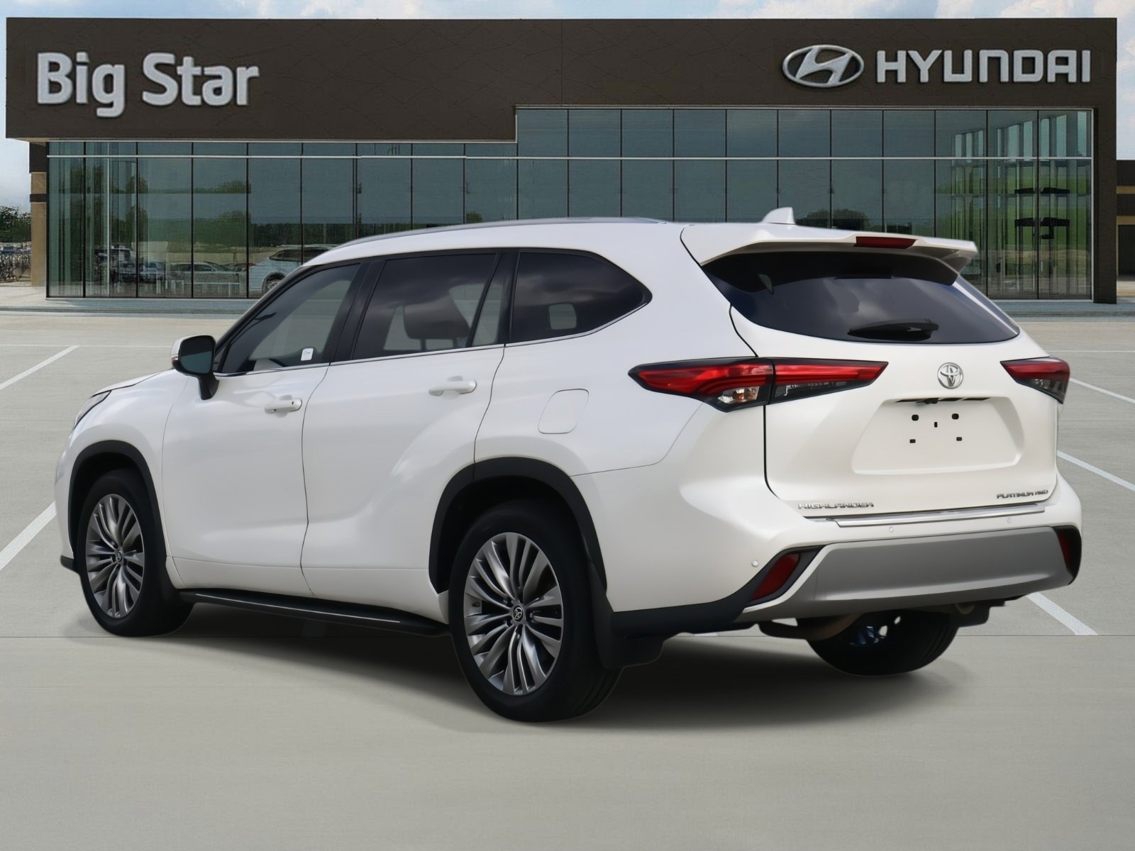 Used 2021 Toyota Highlander Platinum image 3