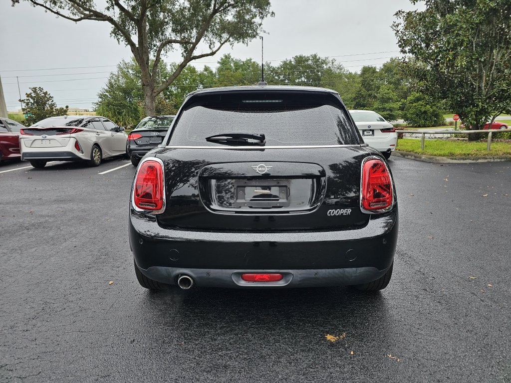 Used 2019 MINI Cooper 4-Door Hardtop w/ Signature Upholstery Package FWD image 4
