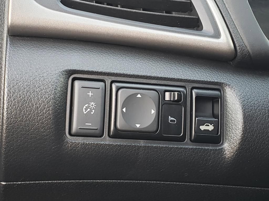 Used 2015 Nissan Sentra SV image 28