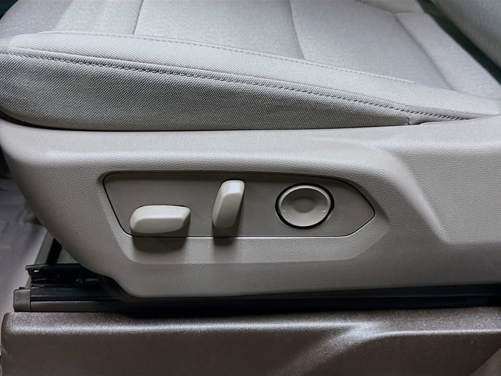 New 2026 GMC Sierra 1500 SLE w/ Preferred Package image 19