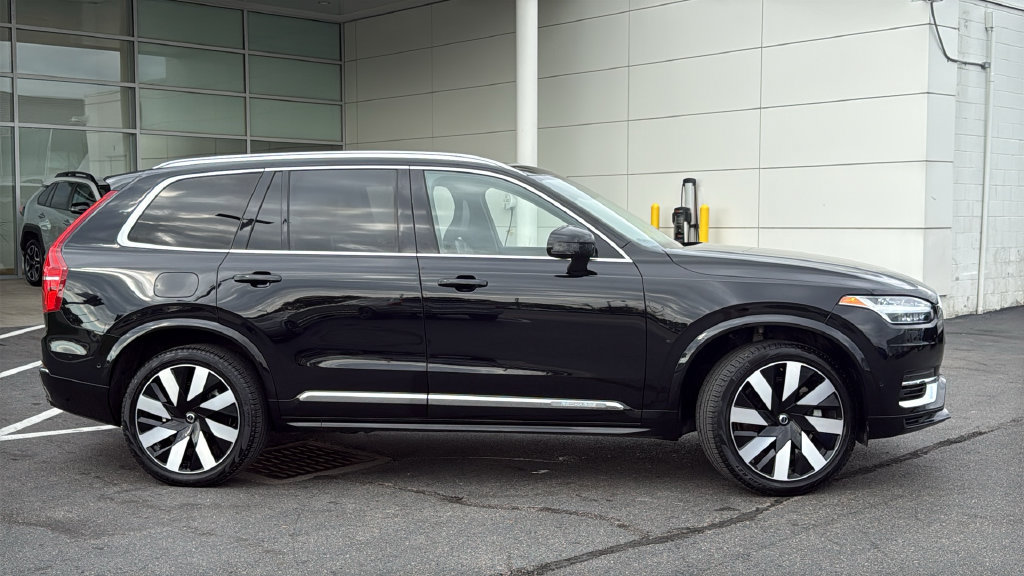 Used 2024 Volvo XC90 T8 Ultimate AWD/4WD image 3