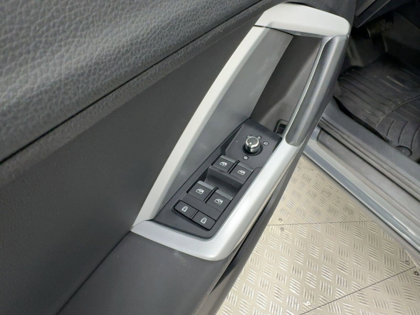 Used 2020 Audi Q3 2.0T Premium w/ Convenience Package image 12