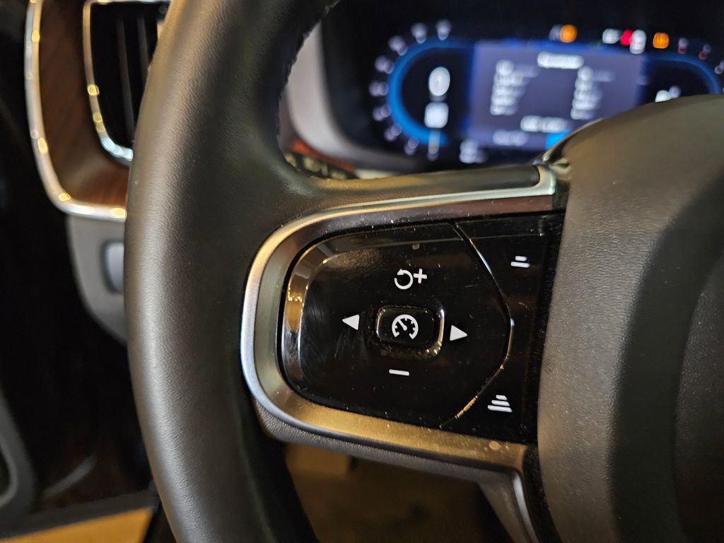 Certified 2023 Volvo XC60 B5 Plus AWD/4WD image 24