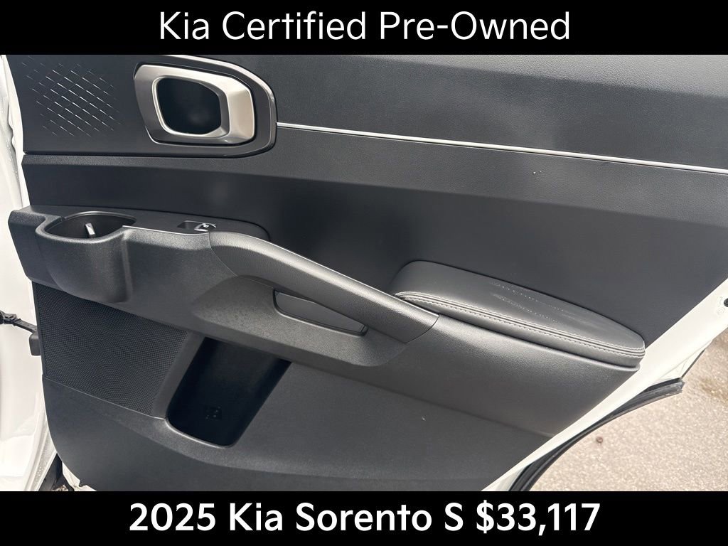 Used 2025 Kia Sorento S FWD image 22