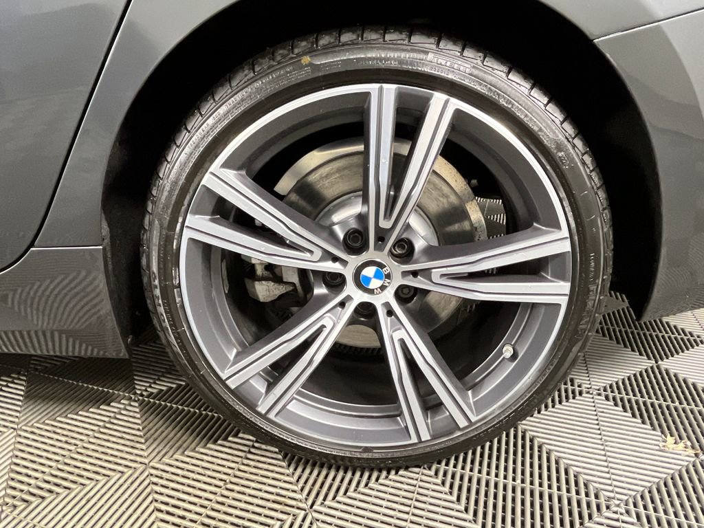 Certified 2022 BMW 330i xDrive Sedan w/ Driving Assistance Package image 16