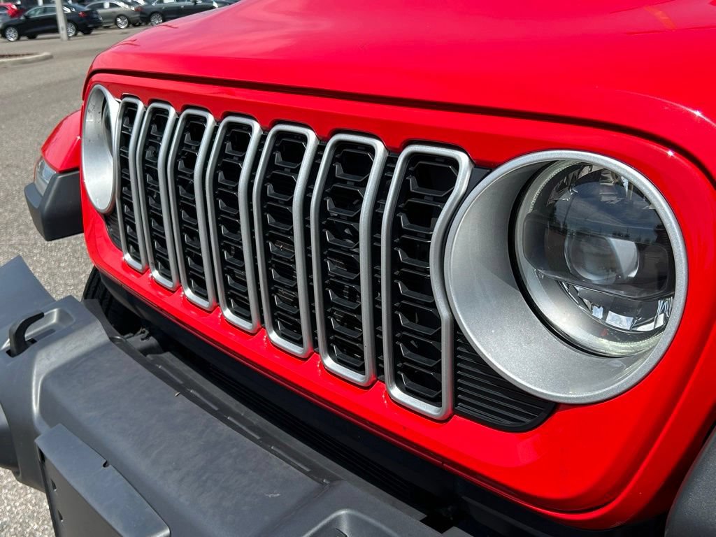 Used 2025 Jeep Wrangler Unlimited Sahara AWD/4WD image 34