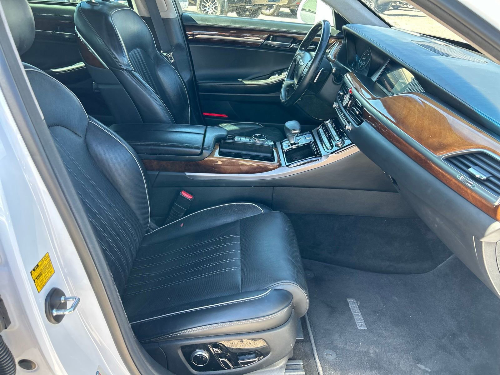 Used 2017 Genesis G90 3.3T Premium image 11