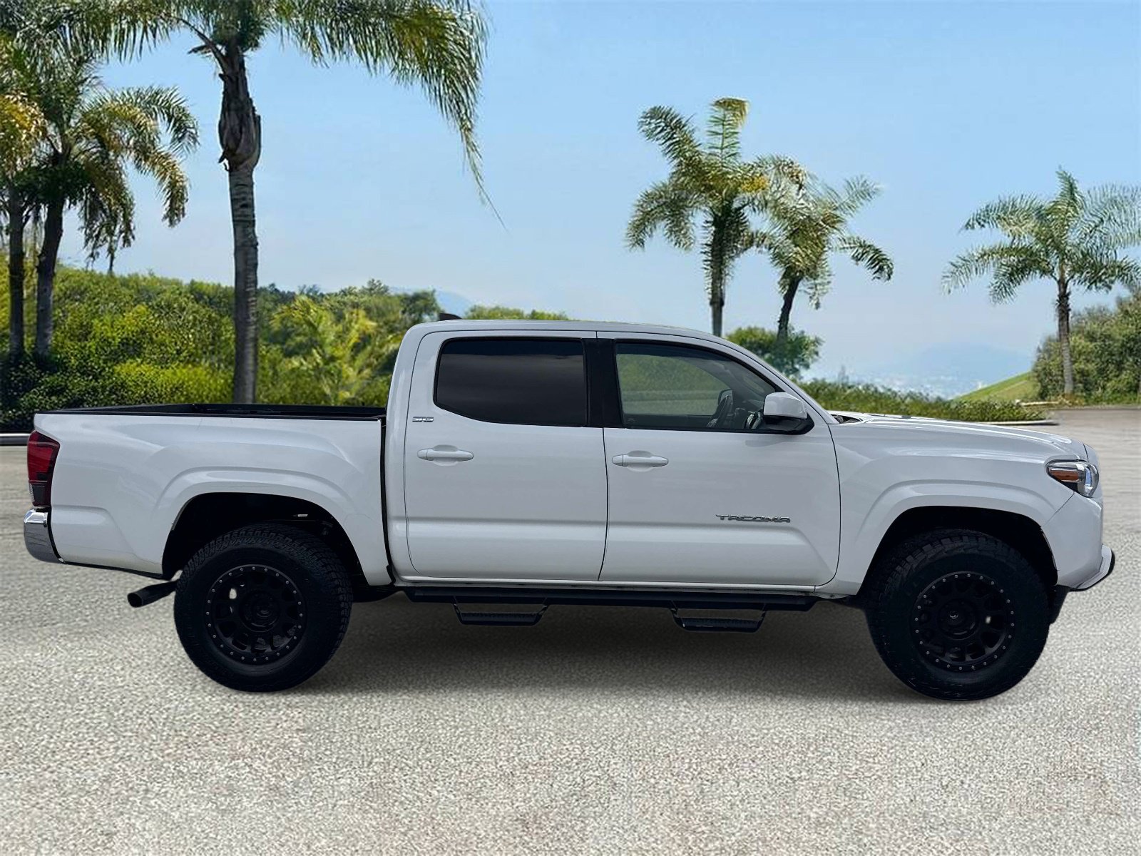 Used 2022 Toyota Tacoma SR5 RWD image 3