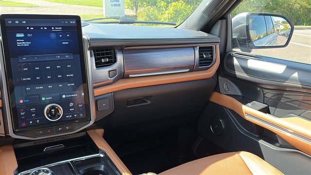 Used 2022 Ford Expedition Platinum AWD/4WD image 26