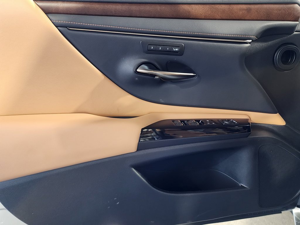 New 2025 Lexus ES 350 w/ Premium Package image 12