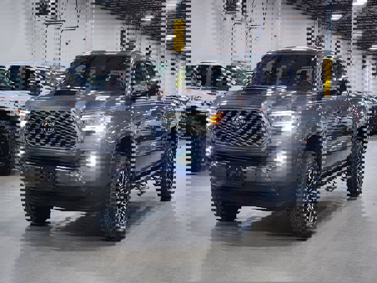 Used 2021 Toyota Tacoma TRD Sport w/ Technology Package image 4