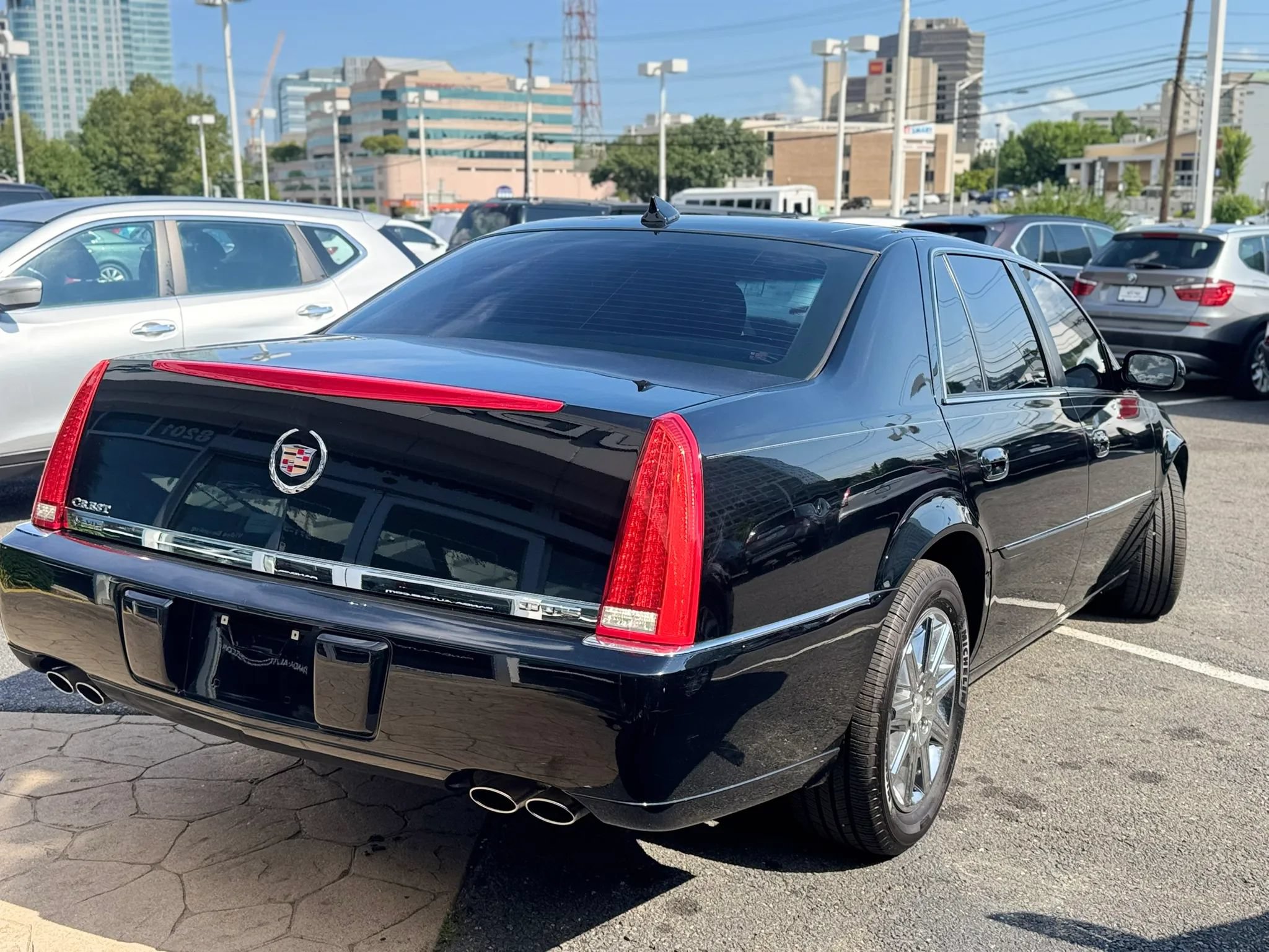 Used 2010 Cadillac DTS FWD image 3