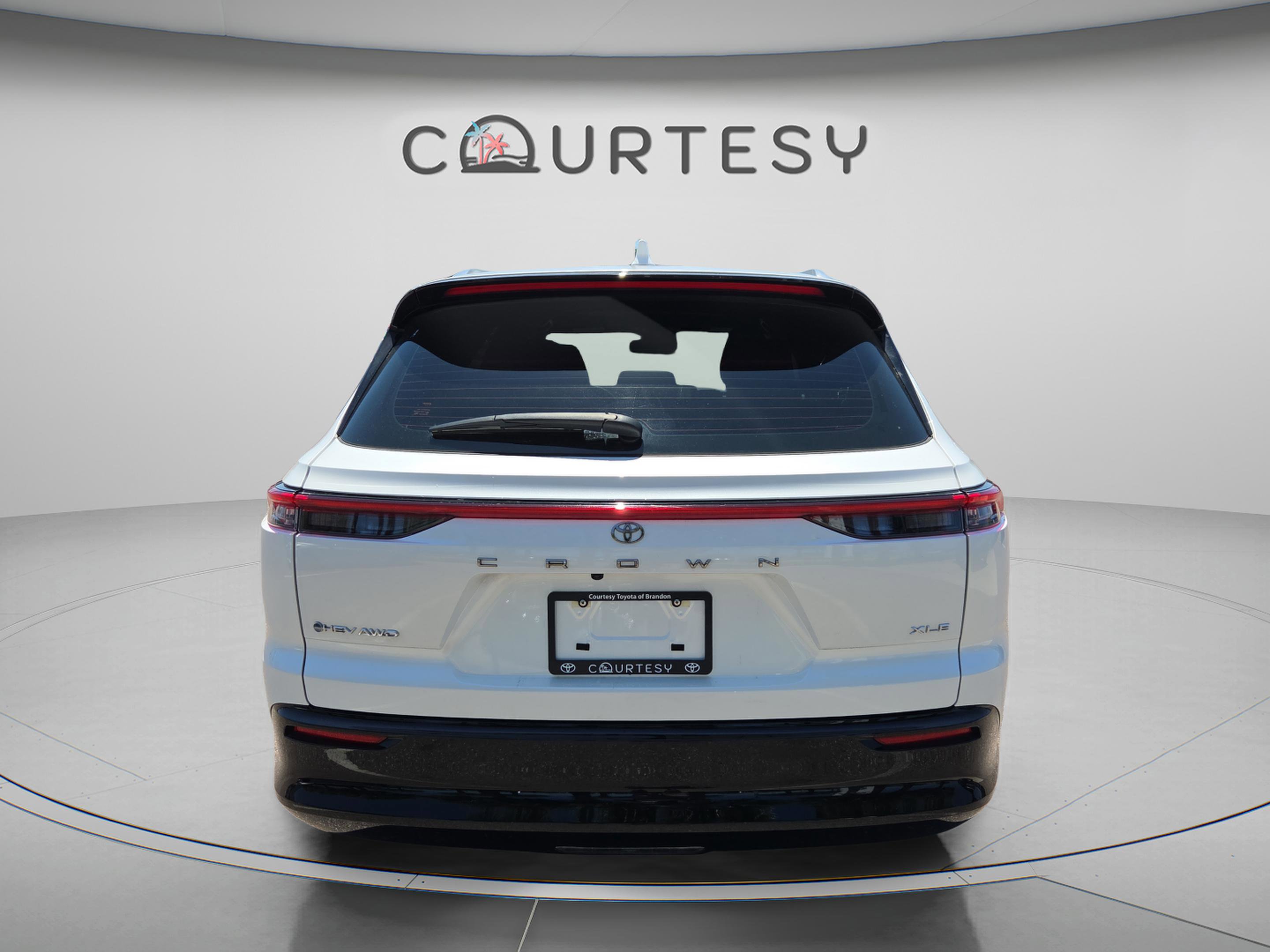 Certified 2025 Toyota Crown Signia AWD/4WD image 4