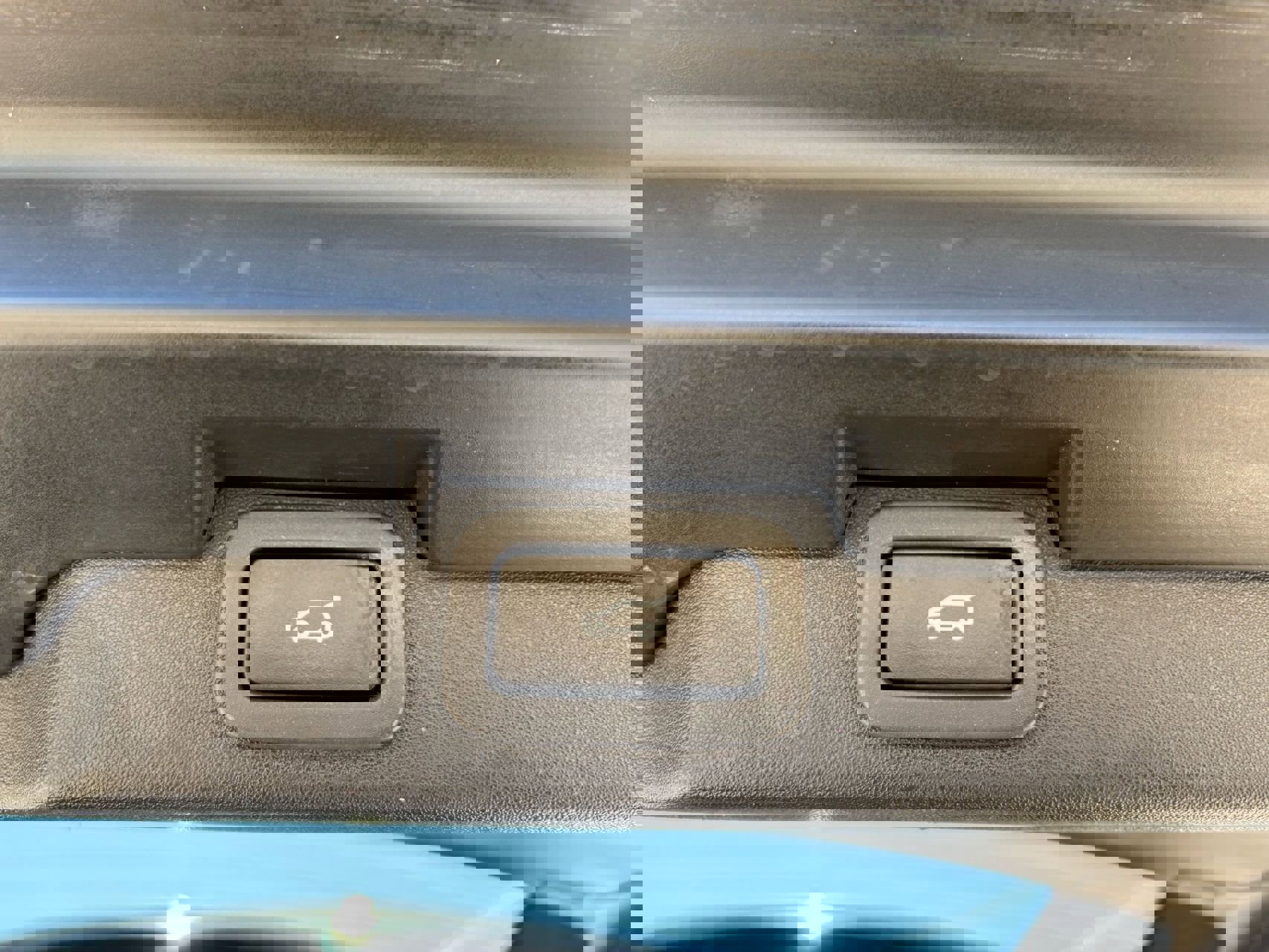 Used 2017 Land Rover Discovery SE image 8