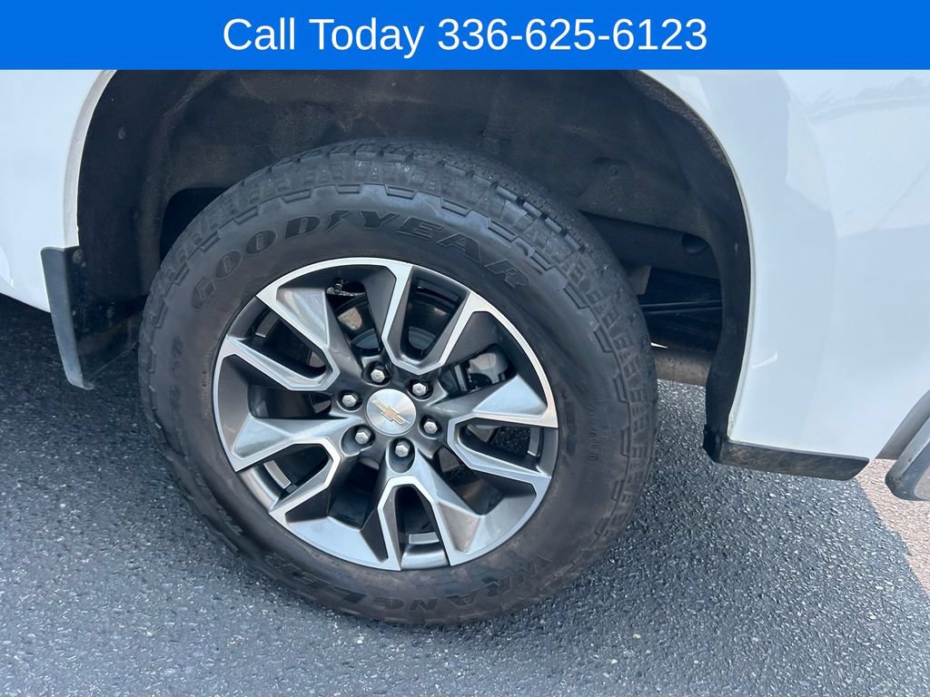 Used 2024 Chevrolet Silverado 1500 LT AWD/4WD image 14