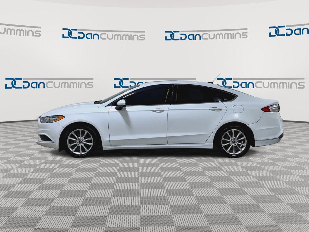 Used 2017 Ford Fusion SE FWD image 5