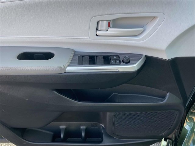 Used 2025 Toyota Sienna LE image 16