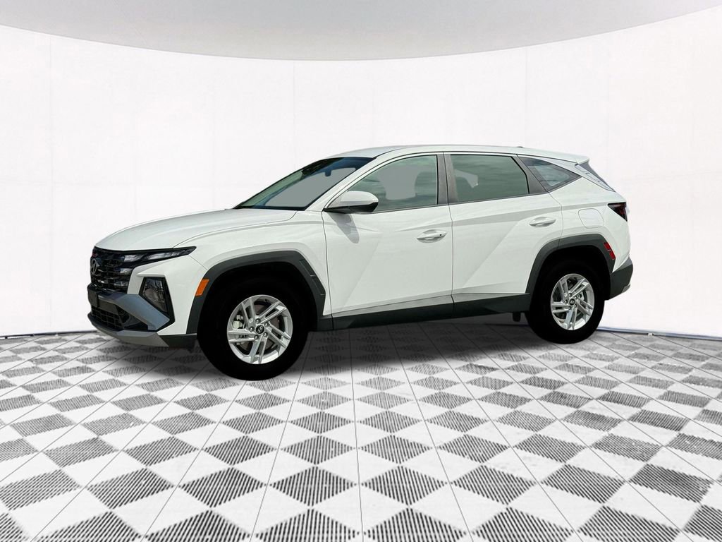 Certified 2025 Hyundai Tucson SE FWD image 2