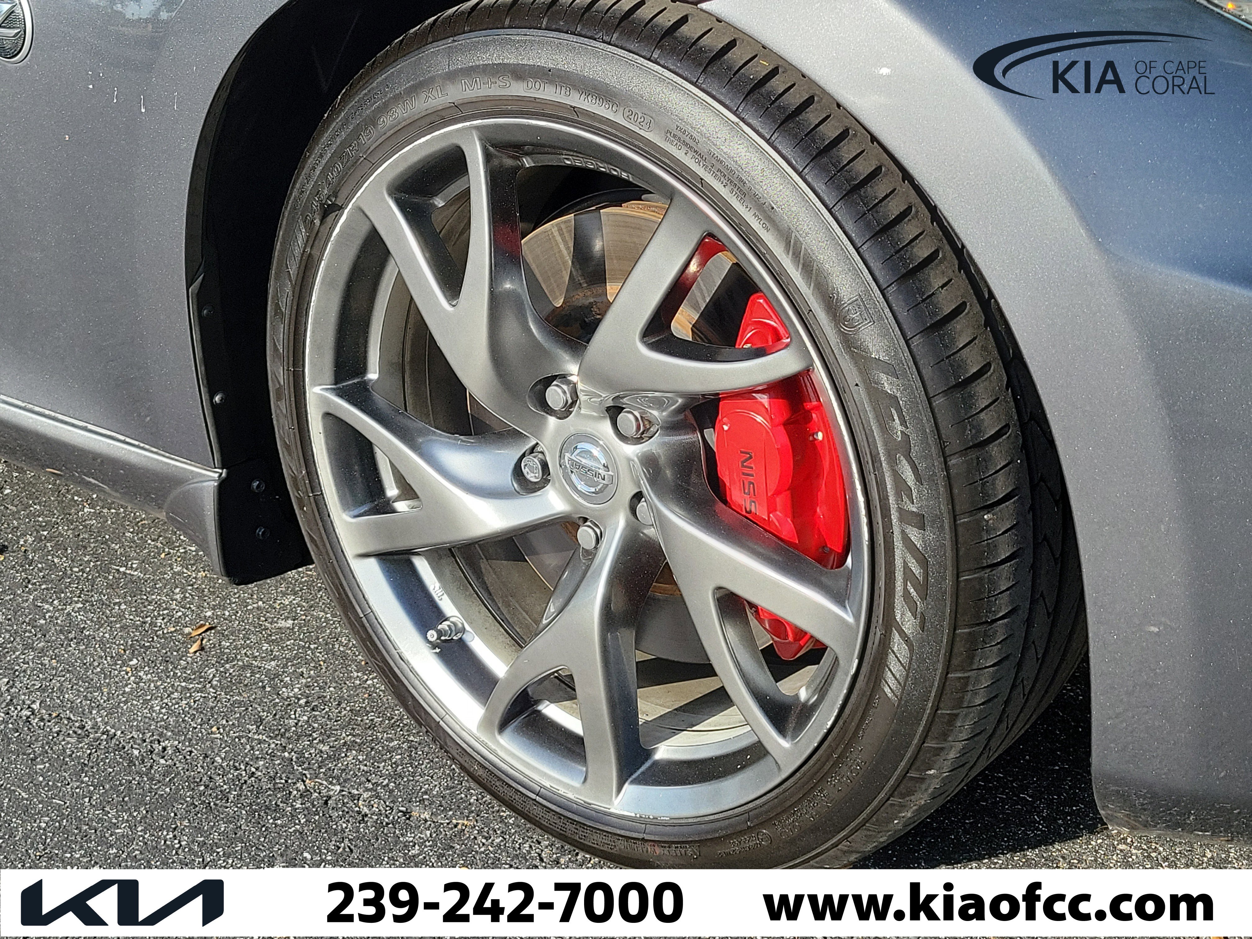 Used 2014 Nissan 370Z Touring w/ Sport Package RWD image 5