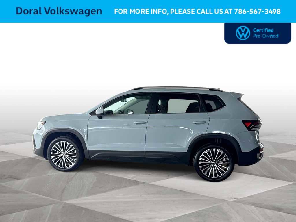 Used 2025 Volkswagen Taos SE FWD image 5