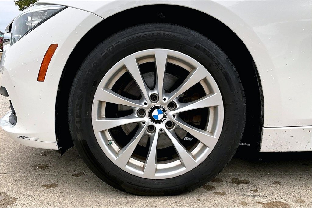 Used 2016 BMW 320i xDrive Sedan AWD/4WD image 10