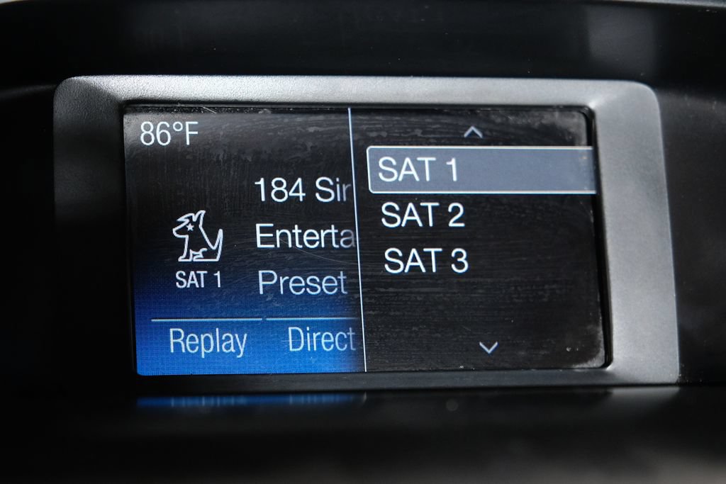 Used 2018 Ford Focus SE w/ SE Appearance Package FWD image 30