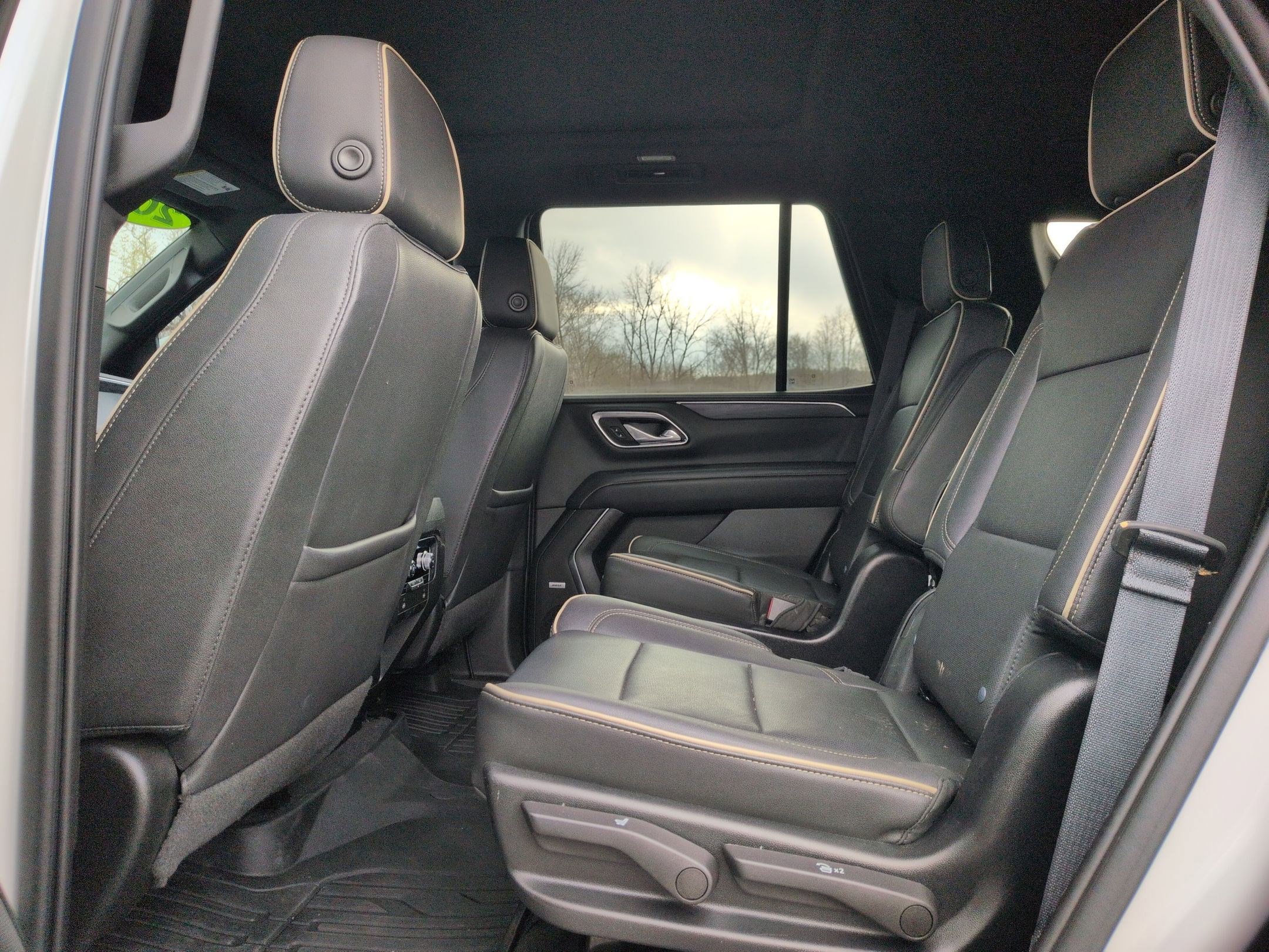 Used 2023 GMC Yukon SLT AWD/4WD image 15