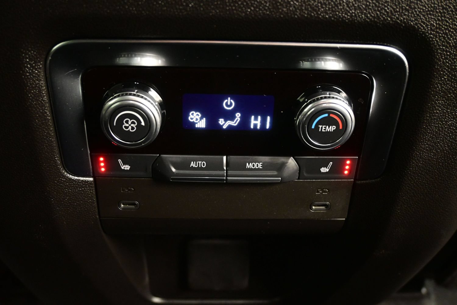 Used 2025 GMC Yukon Elevation w/ LPO, Floor Liner Package AWD/4WD image 17