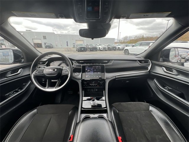 Used 2023 Jeep Grand Cherokee Altitude image 14