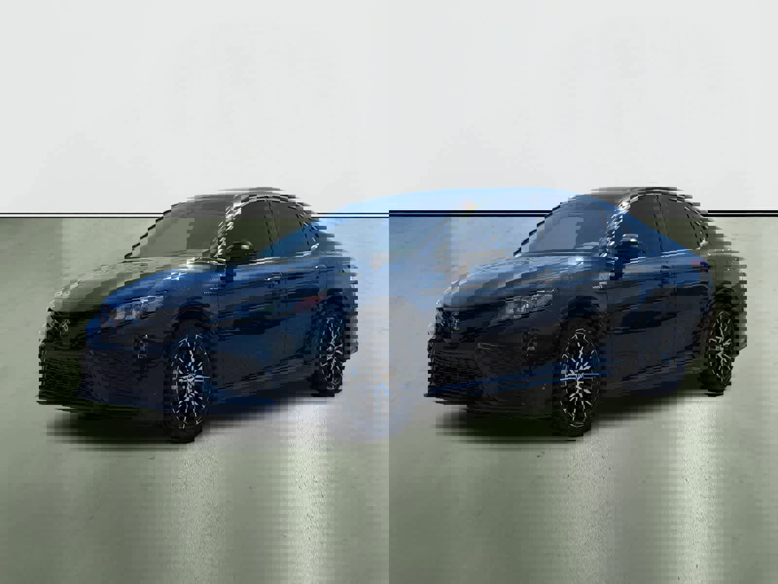 Used 2021 Toyota Camry SE image 2