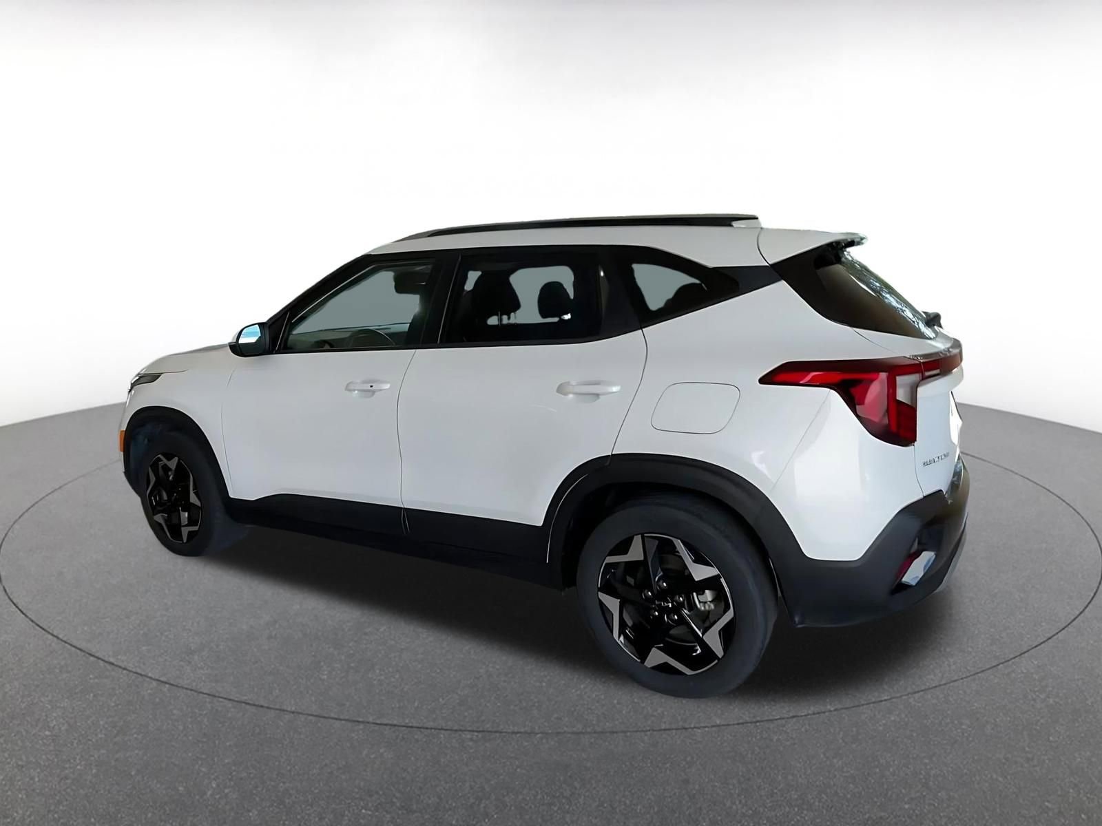 Used 2025 Kia Seltos S FWD image 10