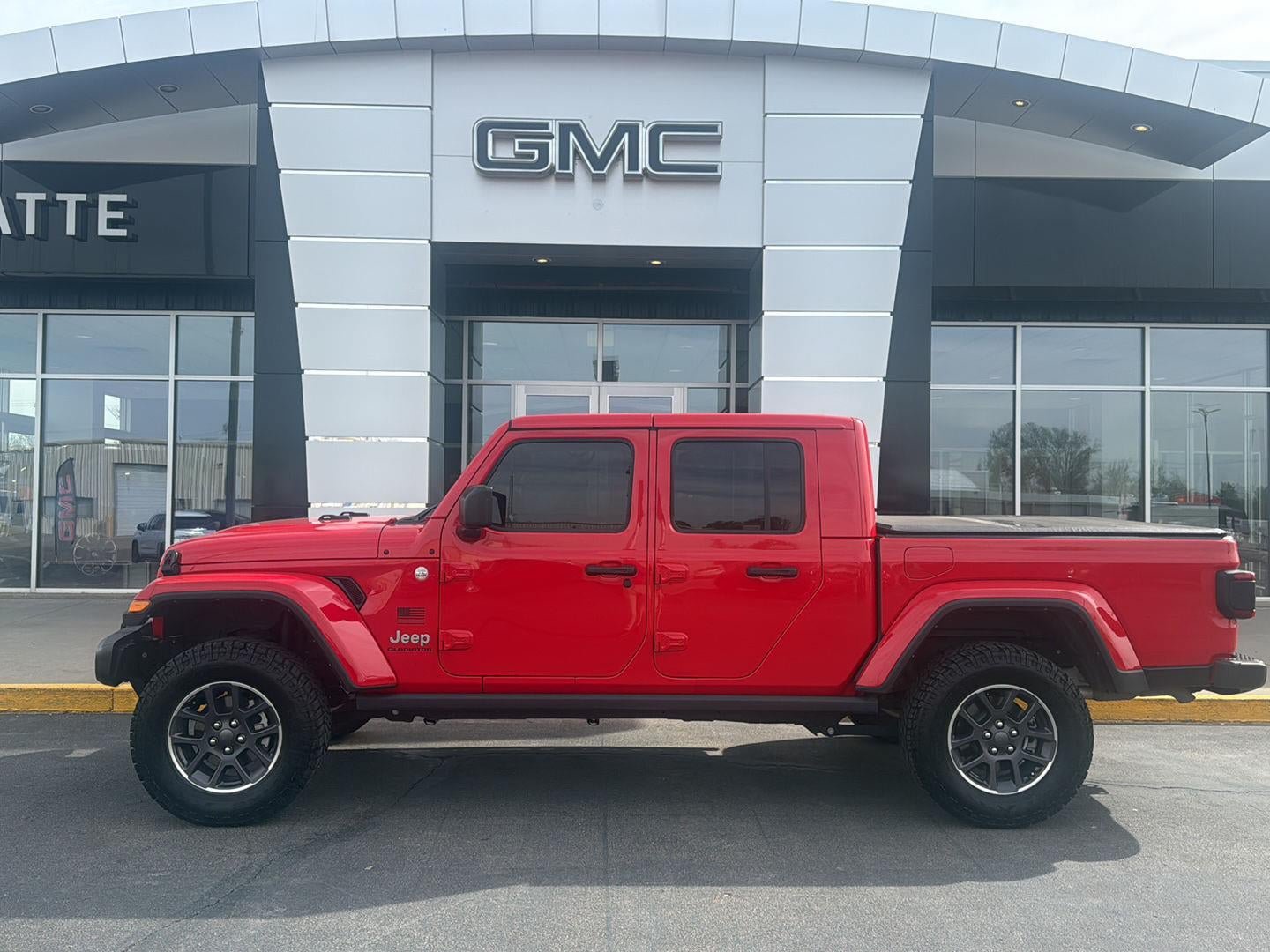 Used 2022 Jeep Gladiator Overland w/ Popular Equipment Package AWD/4WD image 1