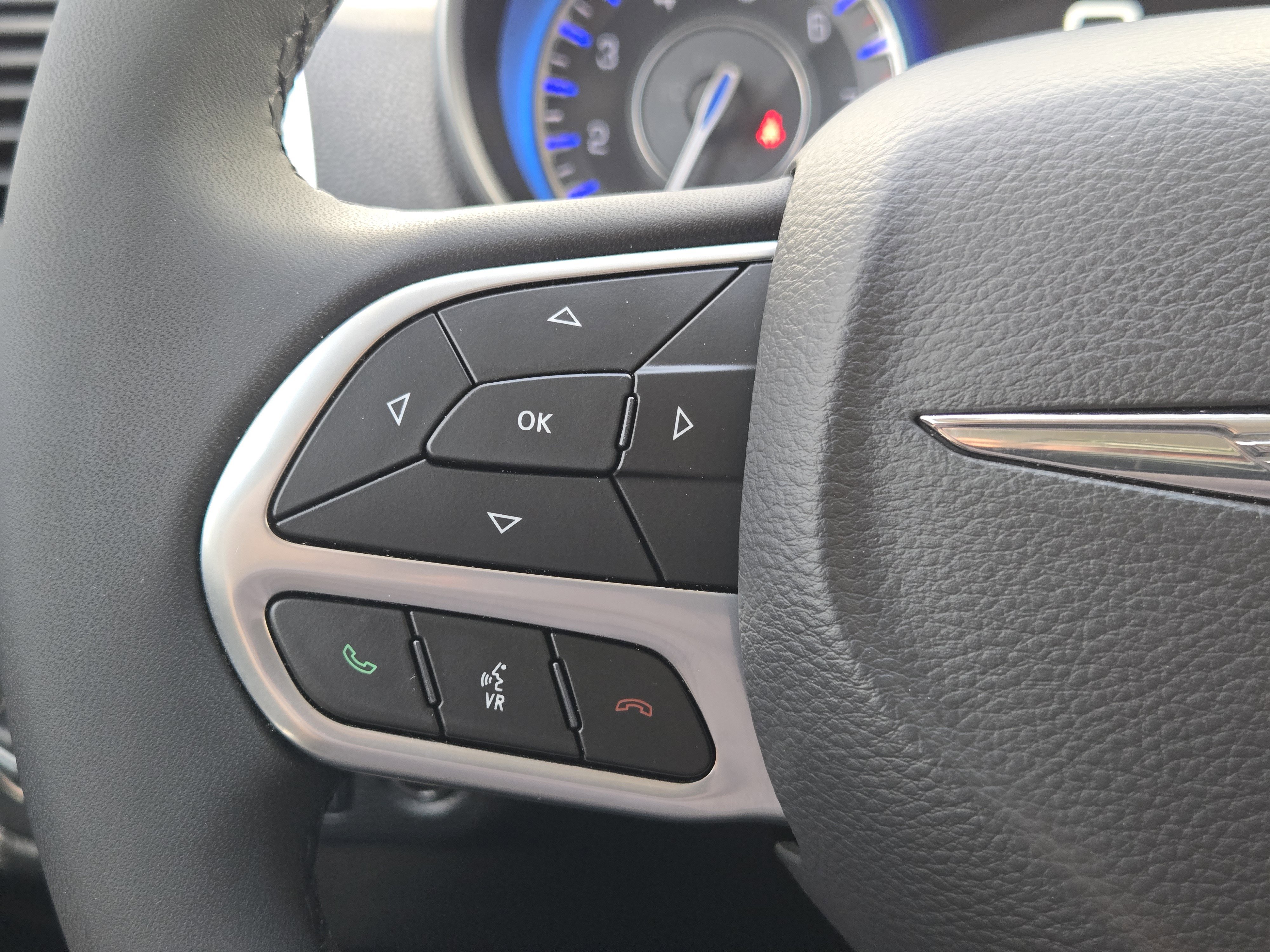 Used 2023 Chrysler 300 Touring L w/ Comfort Group RWD image 29