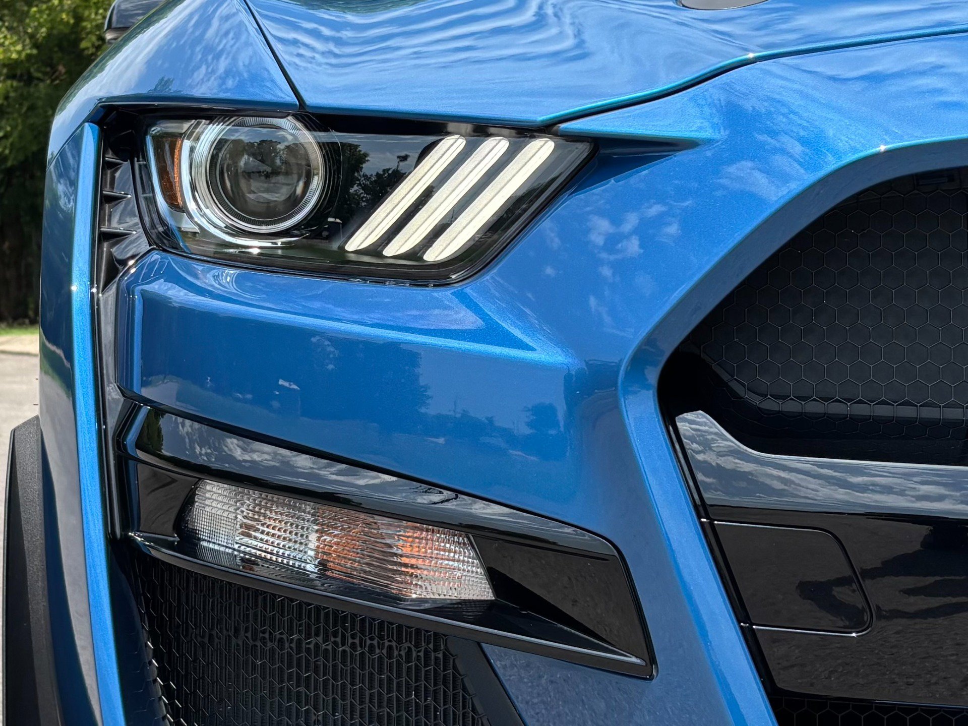 Used 2020 Ford Mustang Shelby GT500 w/ Carbon Fiber Track Pack RWD image 49