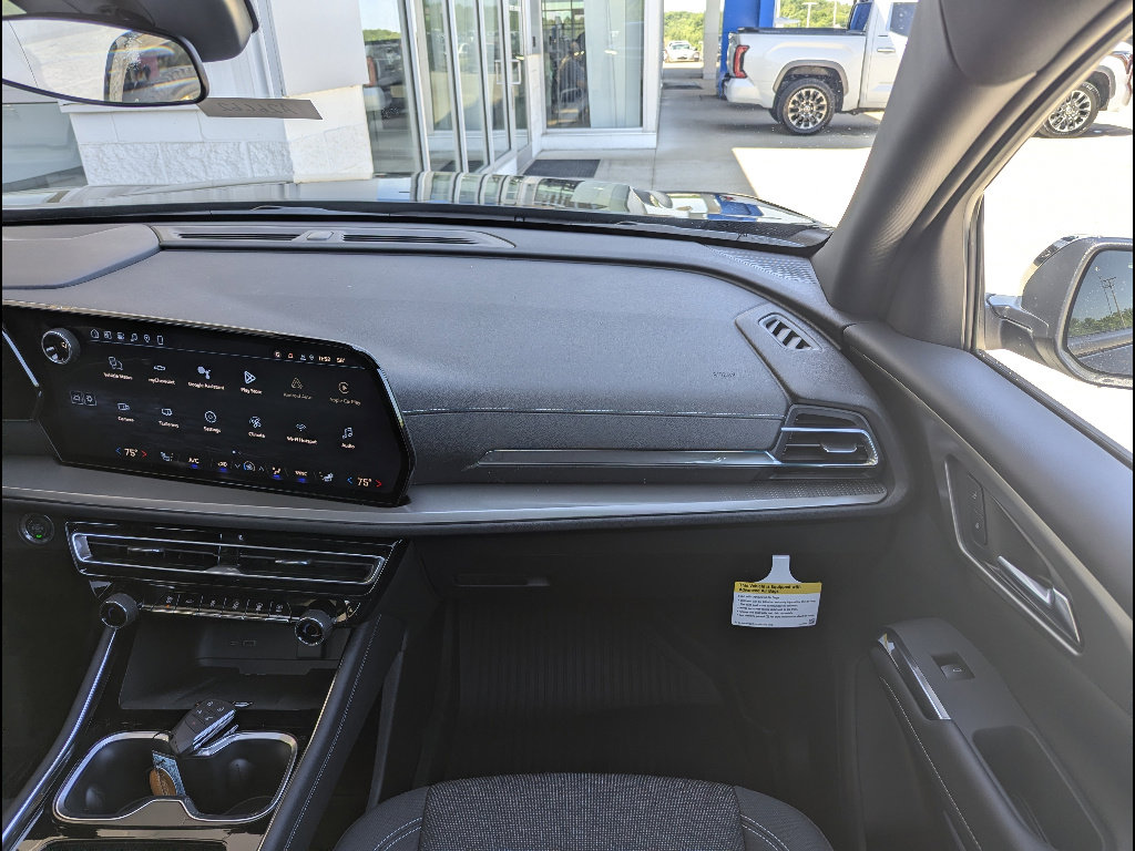 New 2026 Chevrolet Traverse LT w/ Sun and Wheel Package FWD image 4